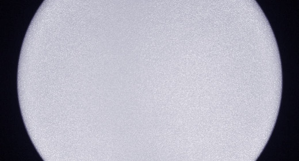 The EOS Wireless light spot: an even, defined pool of white light against a dark field